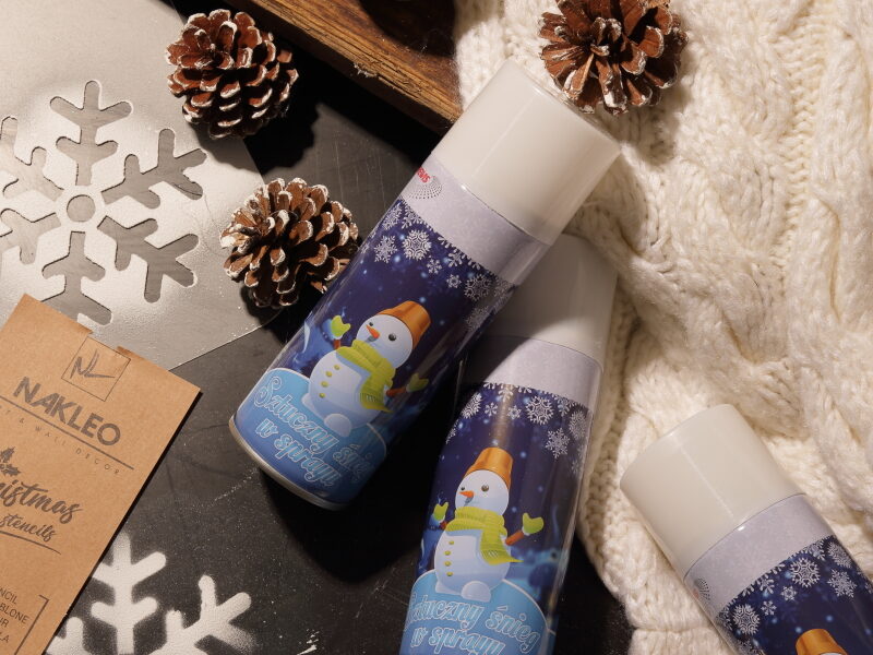 Window Decoration With Artificial Snow Window Decoration With Artificial Snow