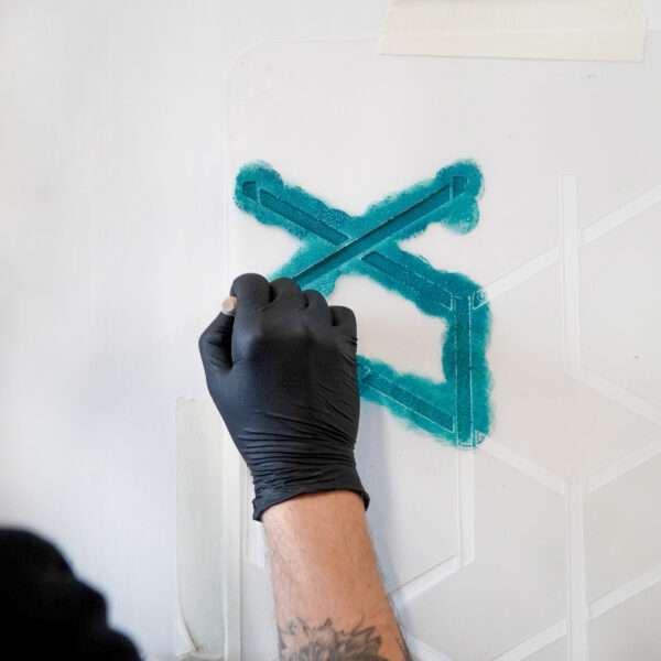 WALLPAPER. PAINTING A REPETITIVE PATTERN. WALLPAPER. PAINTING A REPETITIVE PATTERN.