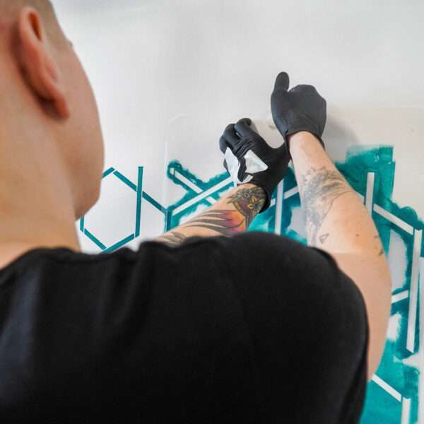 WALLPAPER. PAINTING A REPETITIVE PATTERN. WALLPAPER. PAINTING A REPETITIVE PATTERN.
