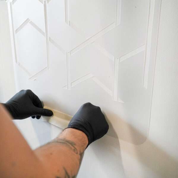WALLPAPER. PAINTING A REPETITIVE PATTERN. WALLPAPER. PAINTING A REPETITIVE PATTERN.